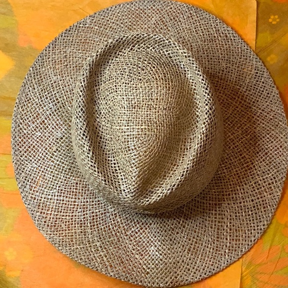 Straw hat - Picture 2 of 3